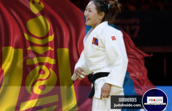 Гавьяат тамирчин Б.Мөнгөнчимэг энэ өдөр мэндэлжээ