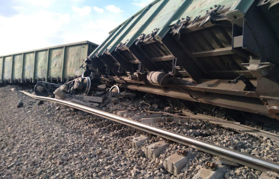 Ачаа тээврийн галт тэрэг осолдож, найман вагон замаасаа гарчээ