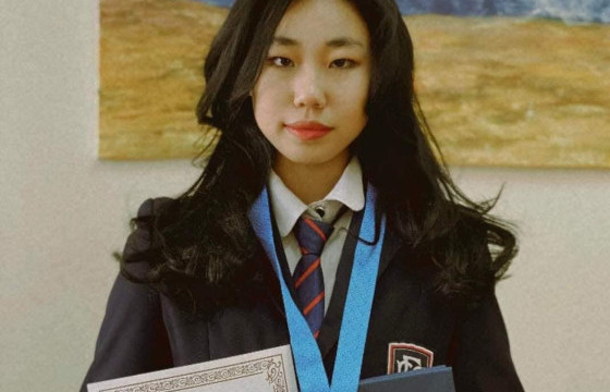  Б.ЭРДЭНЭТУУЛ: ТҮҮХИЙН ХИЧЭЭЛЭЭР 800 ОНОО АВСНАА ДУУЛААД ААВ, ЭЭЖДЭЭ БАТАЛГАА ӨГЧ ЧАДАХ НЬ ГЭЖ БАЯРЛАСАН 