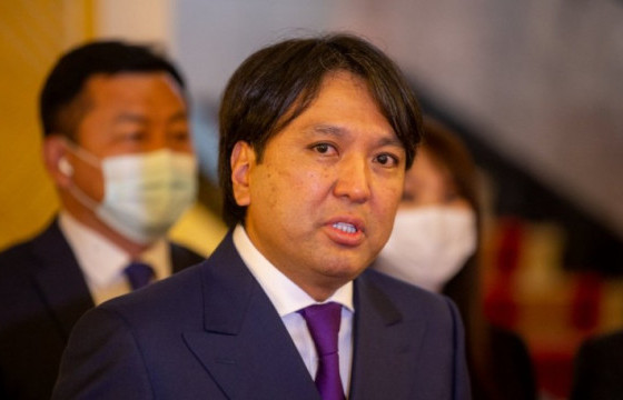 НҮҮРСНИЙ СОНСГОЛ ХИЙХ АЖЛЫН ХЭСЭГТ БАГТСАН Т.ДОРЖХАНДЫН ТӨРСӨН АХЫНХ НЬ НҮҮРСНИЙ КОМПАНИУДТАЙ ТАНИЛЦ