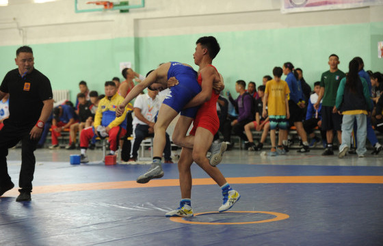 Хүүхдийн спортын наадмын чөлөөт бөхийн тэмцээн эхэллээ