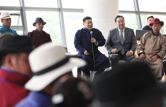 Л.ОЮУН-ЭРДЭНЭ: Түүхий эдийн үнэ өсвөл малчдын амьжиргаа, бэлчээрийн доройтлын асуудлыг давхар шийдэх боломжтой гэж малчид ярьж байна