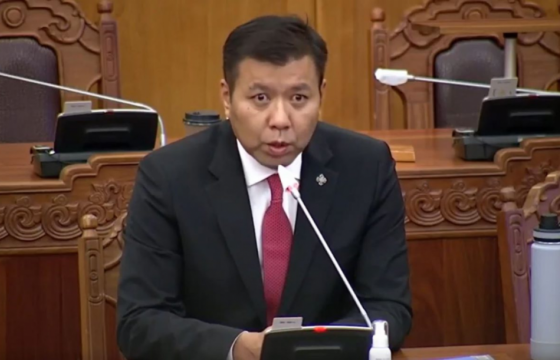 Б.ЭНХБАЯР: Авлигын үндсэн шалтгаан нь төр хувийн хэвшилтэйгээ өрсөлдөж, шинээр аж ахуй нэгж байгуулж “боомилдог”, данхайдагт бий 