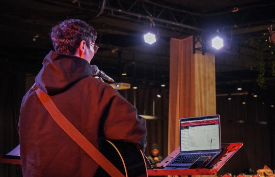 “МИНИЙ ХҮҮХЭД НАС ШИЛ, ЛААЗТАЙ ШУУДАЙ ҮҮРЧ, МУУДСАН ХООЛ ИДЭЖ, ОРЦ, ГУДАМЖИНД ӨНГӨРСӨН ДӨӨ”