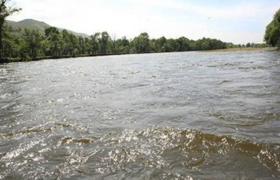 Үерийн далан дороос цогцос олджээ