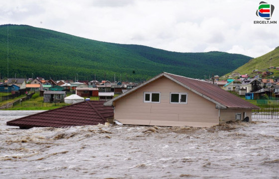 БАЙШИНГАА УРСГАСАН АЙЛ: Өнгөрсөн жил худалдаж авсан байшин маань урсаж, газар ч үгүй болчихлоо 