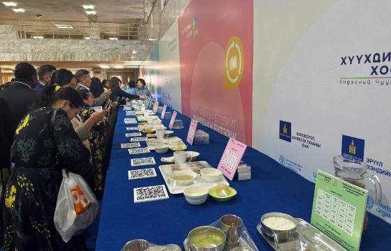 ХХААХҮ-ийн сайд Х.Болорчулуунд “Хүүхдийн хоол” үндэсний чуулганаас талархал илэрхийлжээ