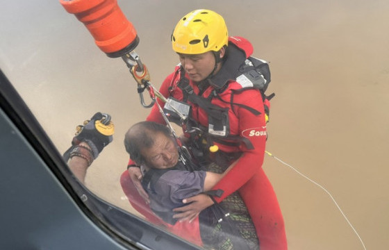 Нисдэг тэргээр иргэдийг аврах ажиллагаа үргэлжилж байна