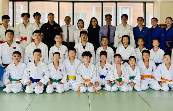 Жүдо академид Японы Изүнокүни хотын төлөөлөгчид зочлов