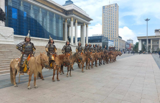 Төрийн ёслолын морьт торгон цэргүүдийн хувцсыг шинэчилжээ