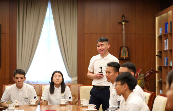 Ерөнхийлөгч У.Хүрэлсүх “Инновацын эзэд” уралдаант нэвтрүүлгийн шилдэг оролцогчдыг хүлээн авч уулзлаа