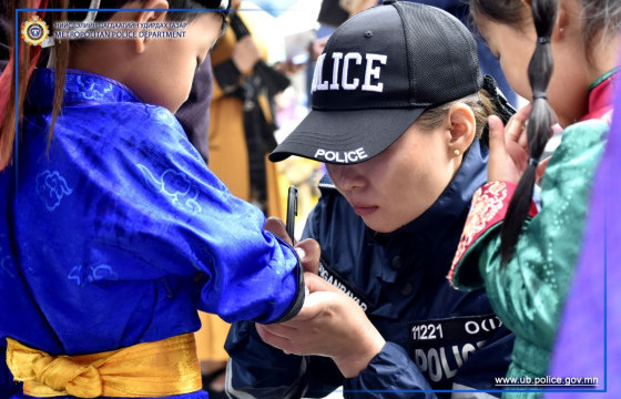  ТӨВ ЦЭНГЭЛДЭХ ХҮРЭЭЛЭНД ХҮҮХДИЙГ ТӨӨРӨХӨӨС СЭРГИЙЛЭХ ЧИГЛЭЛЭЭР АЛБА ХААГЧ НАР АЖИЛЛАЖ БАЙНА