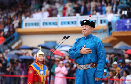 У.ХҮРЭЛСҮХ: Хотол олноороо дэнж хотойтол дэлгэр сайхан наадаарай