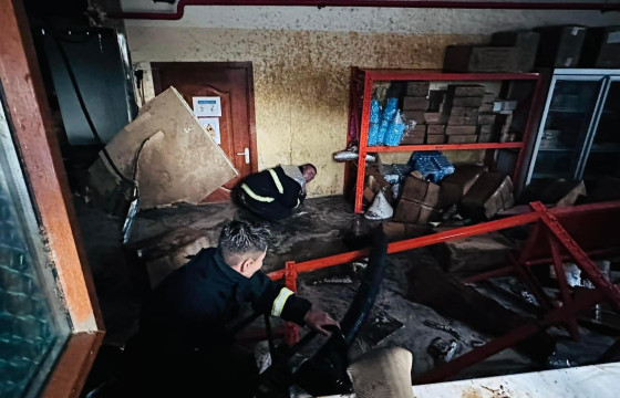 Усыг соруулах, лагийг зайлуулах, эвдрэл гэмтлийг арилгахаар ажиллаж байна