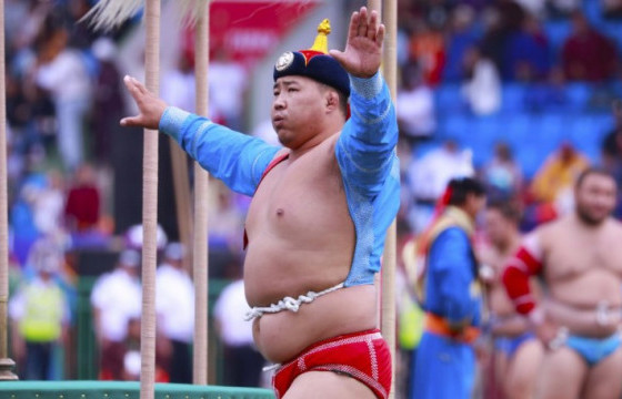 Улсын аварга О.Хангай аймгийн арслан У.Батгэрэлээр дөрөв давлаа