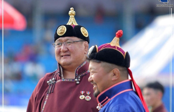 ДАРХАН АВАРГА Г.ӨСӨХБАЯР: Архангай аймгийн 100 жилийн ойдоо том бэлэгтэй очих болсондоо баяртай байна