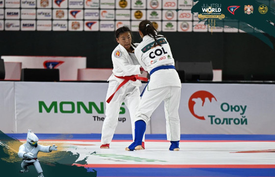  Жюү жицү бөхийн дэлхийн аварга эхэллээ