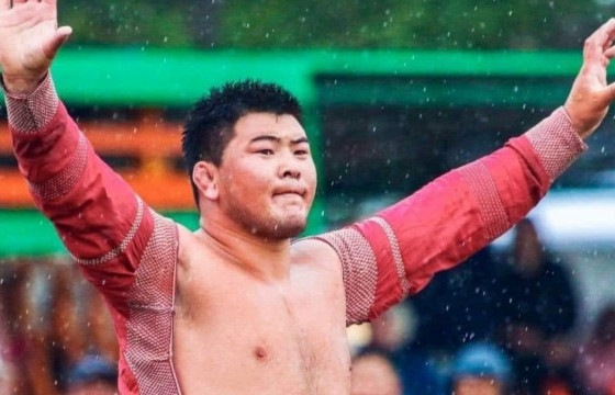 С.Сүхбат харцагыг “Том” П.Сүхбат гарьд эх барин авч байжээ