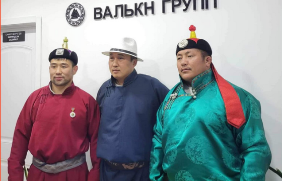 Улсын харцага Г.Ганхуягийн цолыг гурван өрөө байраар мялаав