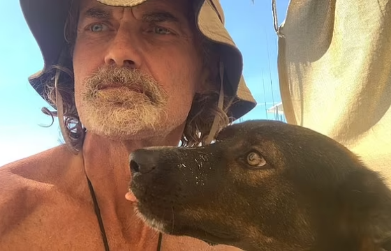 Задгай далайд завь нь эвдэрч, төөрсөн эр түүхий загас, борооны усаар хоёр сар амьдарчээ