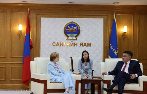 Сангийн сайд Б.Жавхлан Сюзанна Харгитай, Ханнес Такач нарыг хүлээн авч уулзав