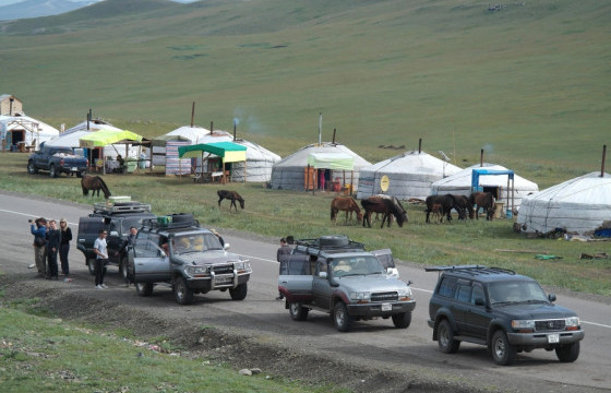 Модон жорлон, монгол гэртэй монгол аялал хоцрогдоод байна