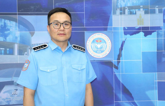 ЦАГДААГИЙН АХМАД Д.БАТТӨР: ХОЁР ЖИЛ СУРАЛЦААД ТӨРИЙН ТУСГАЙ АЛБА ХААГЧ БОЛЖ, 100 ХУВЬ АЖЛЫН БАЙРААР ХАНГАГДАНА