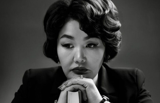 Ц.Хулангийн шүүх хурал хоёр дахь өдрөө үргэлжилж, эд мөрийн баримт шинжлэн судлахаар болжээ 