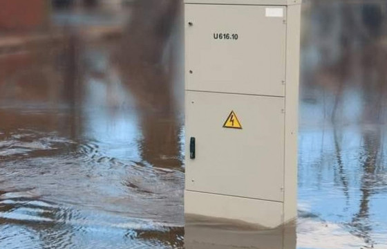 Цахилгаан хуваарилах байгууламжийн ойролцоо ус тогтсон газарт ойртохгүй байхыг зөвлөж байна