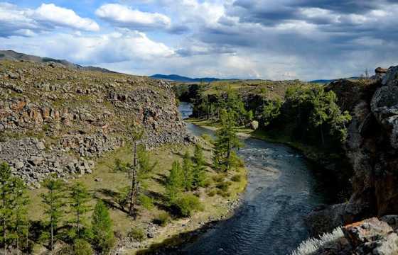 Чулуутын хавцлаас 30 настай эрэгтэй унаж, амиа алджээ