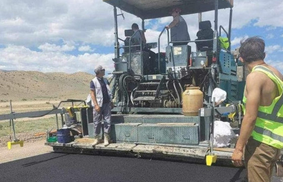 Чандмань сумын авто замын хучилтыг хийж эхэллээ