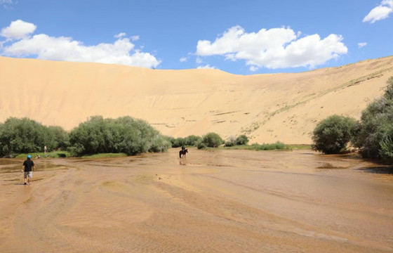 Мухартын голыг үзэхээр жил бүр 10000 жуулчин ирдэг