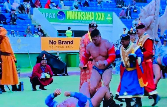 Улсын баяр наадмаар ёс зүйгүй үйлдэл гаргасан дөрвөн бөхийг Зөрчлийн хуулийн дагуу шалгаж эхэлжээ