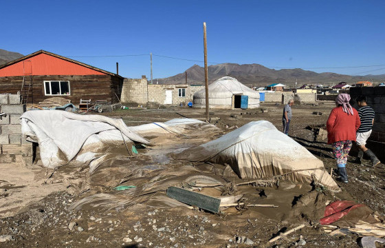 Дархан-Уул аймагт таван айл үерийн усанд автжээ