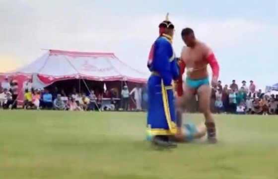 Аймгийн начин М.Балжиннямыг 100 мянган төгрөгөөр торгож, гурван жилээр барилдах эрхийг нь хасжээ