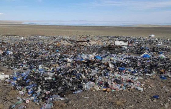 Хяргас нуурын эрэгт үүссэн хогийн цэгийг нүүлгэж эхэллээ