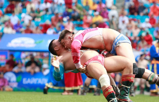 Даншиг наадмын түрүү бөхийг 30 сая төгрөг, мөнгөн тоногтой эмээлээр байлна