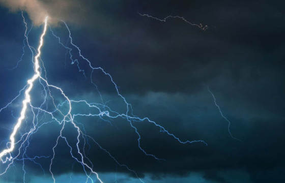 Увс аймгийн Тариалан суманд аянга бууж, хоёр хүүхэд нас барж, нэг хүүхдийг эмнэлэгт хүргэжээ