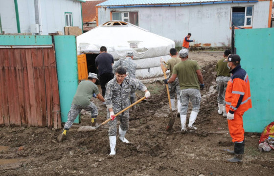 П.ЭРХЭМБУЛГАН: Үерийн голомтод ажиллаж байгаа 16 албан хаагчаас гэдэсний халдварт өвчний шинж тэмдэг илэрсэн