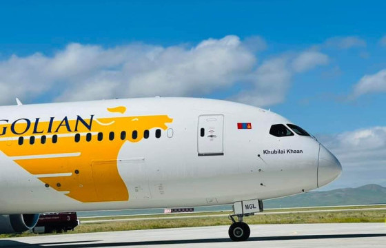 АНУ руу шууд нислэг үйлдэх Хубилай хаан агаарын хөлөг Монголд газардлаа