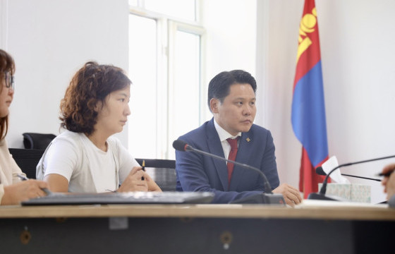 ХЭҮК-ын дарга Ж.Хунан Боомт хариуцсан Б.Тулгатай Гашуунсухайт дахь албан хаагчид нүүрс тээврийн жолооч нарын эрхийн хэрэгжилтийг сайжруулах чиглэлээр санал солилцлоо  