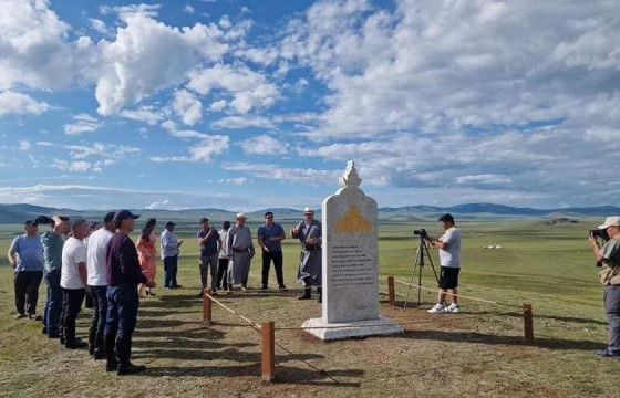  Булган аймагт Айрагны хөшөө босгожээ