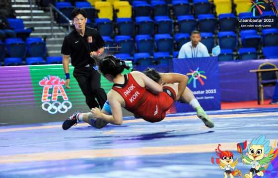 Ү.Мягмарбаяр, Б.Хулан нар эхний барилдаандаа цэвэр яллаа