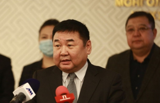 Д.ГАНБАТ: Үндэсний хоёр том намын нэгийг гаднаас нь болон дотроос нь хүчгүй болгож байна