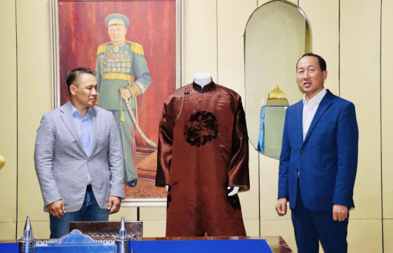 Х.Чойбалсангийн эдэлж хэрэглэж байсан дээлийг музейд хадгалуулав