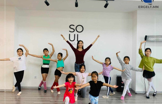 БЯЦХАН БҮЖИГЧИД 