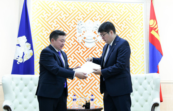 Нийслэлийн хөгжлийн 2024 оны төлөвлөгөөний төслийг НИТХ-д өргөн барилаа