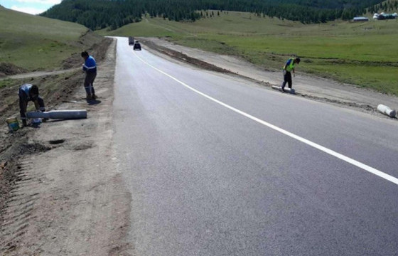 Улаанбаатар-Өндөрхаан чиглэлийн замд их засвар хийж байна