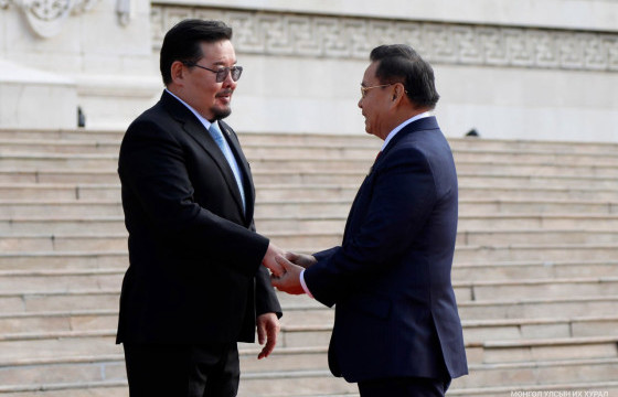 Лаосын Үндэсний Ассамблейн дарга Сайсумпон Фумвихан-ыг Д.Сүхбаатарын талбайд угтан авлаа