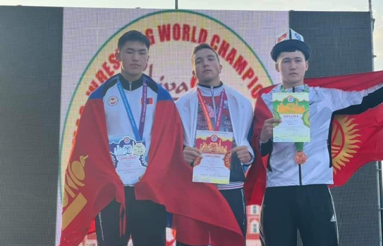 Өвөрхангай хүүхдүүд мод таталтын дэлхийн аваргаас медаль хүртлээ